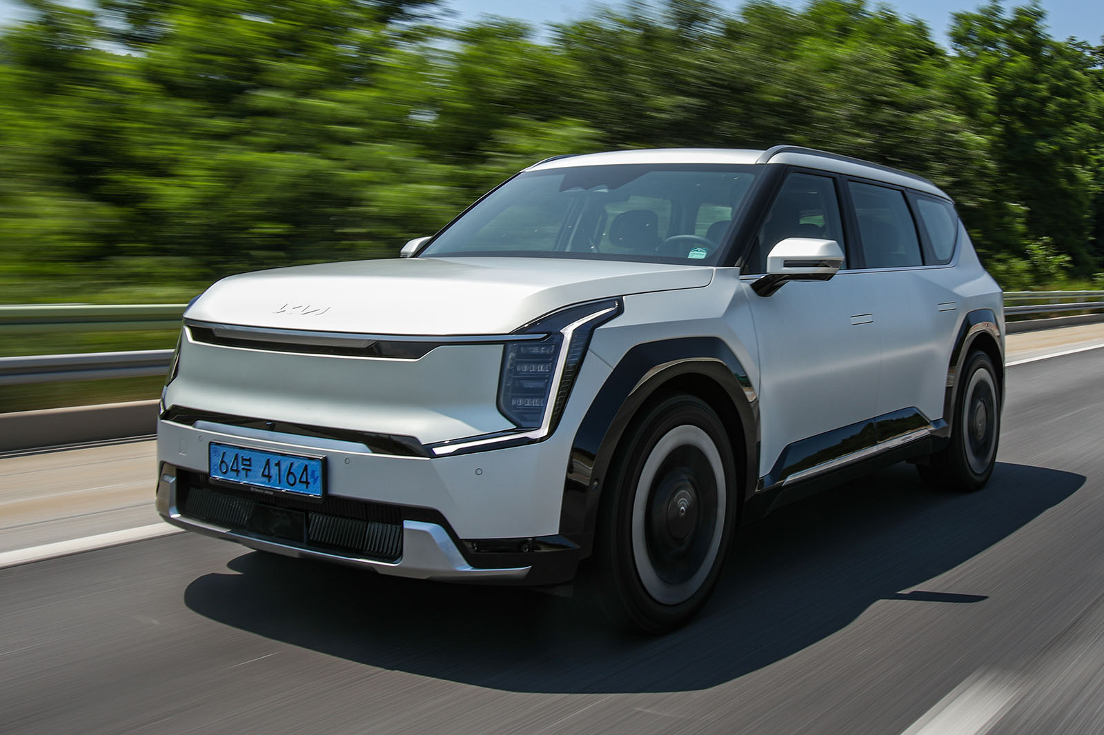 kia ev9 review 2023 01 tracking front