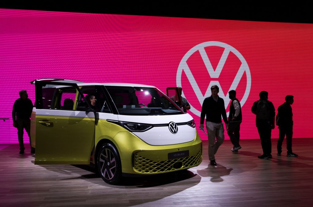 The Intersection of Electric Vehicles and Digital Technologies Volkswagens Vision for the Future 1024x678